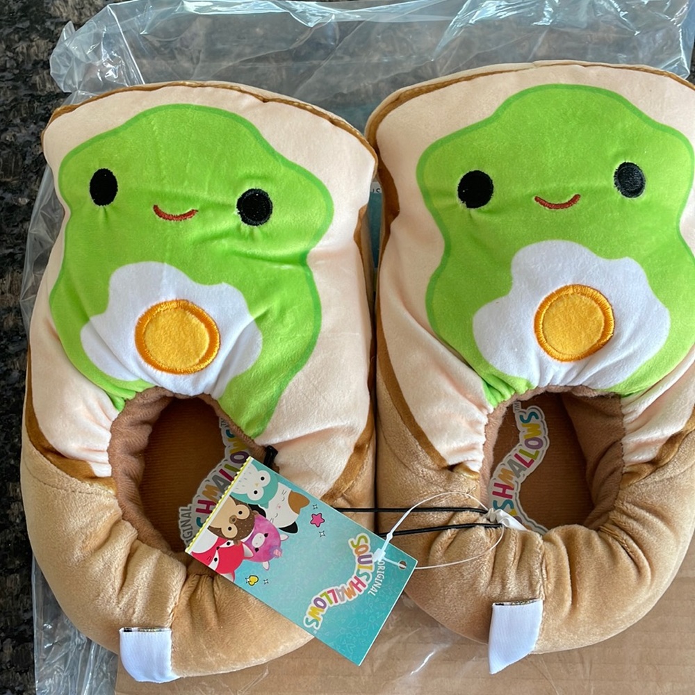 SQUISHMALLOWS AVOCADO TOAST SLIPPERS GIRLS size 4-5